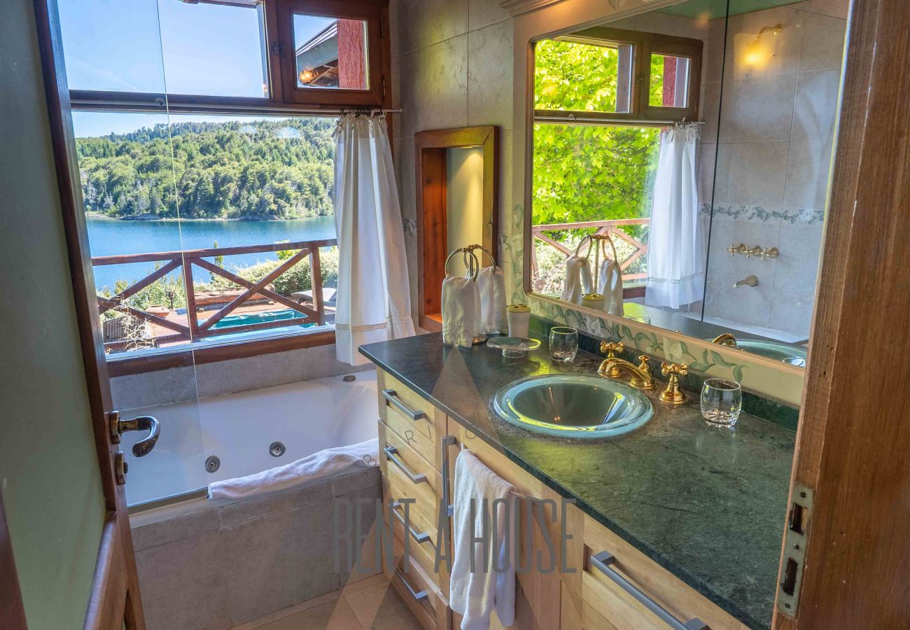 Casa a San Carlos de Bariloche - MORE01C ESPECTACULAR CASA A ORILLAS DEL LAGO MORENO CON PILETA CLIMATIZADA