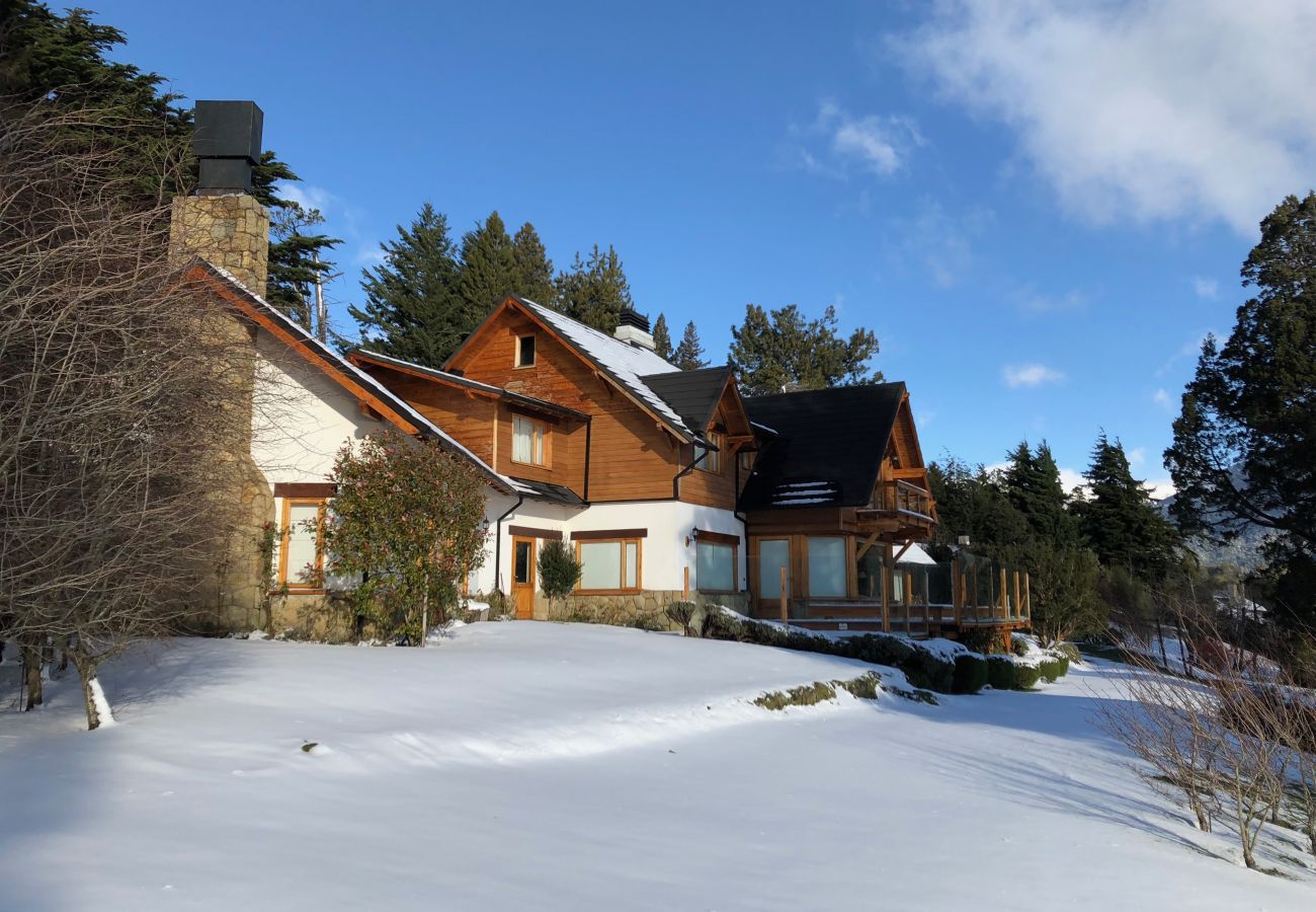 Casa a San Carlos de Bariloche - ESPECTACULAR CASA EN LLAO LLAO - COSTA DE LAGO, CANCHA DE TENIS Y JACUZZI