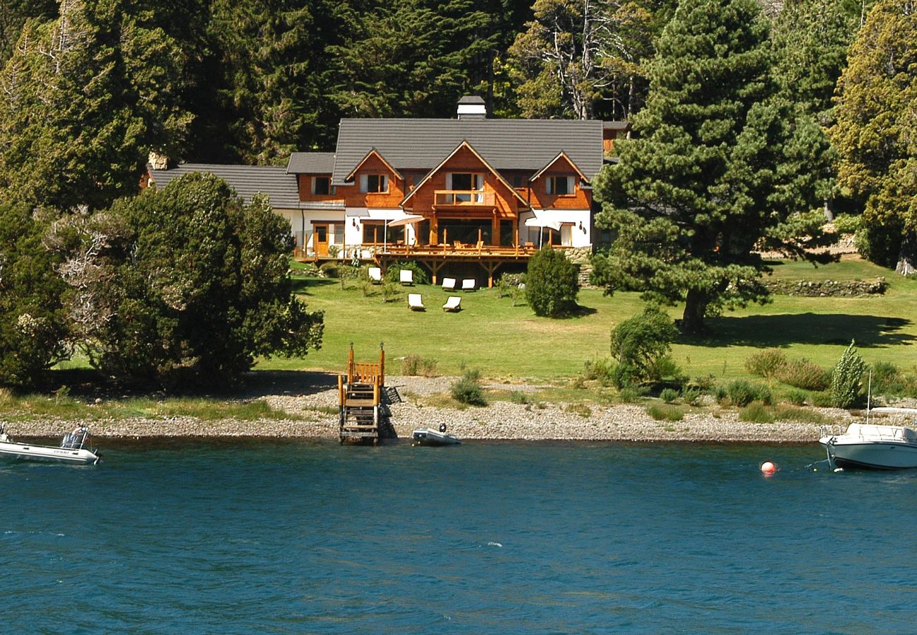 Casa a San Carlos de Bariloche - ESPECTACULAR CASA EN LLAO LLAO - COSTA DE LAGO, CANCHA DE TENIS Y JACUZZI