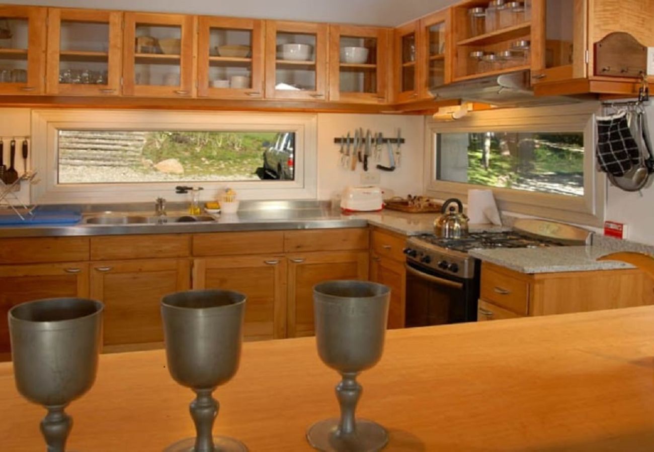 Casa a San Carlos de Bariloche - huapi10 Espectacular casa con amplia terraza y costa, a orillas del Lago Nahuel Huapi.