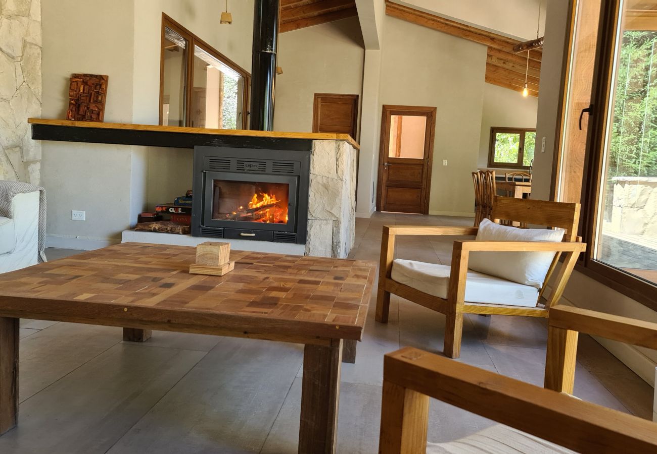 Casa a San Carlos de Bariloche - ARE33 CASA EN ARELAUQUEN CON IMPONENTES VISTAS