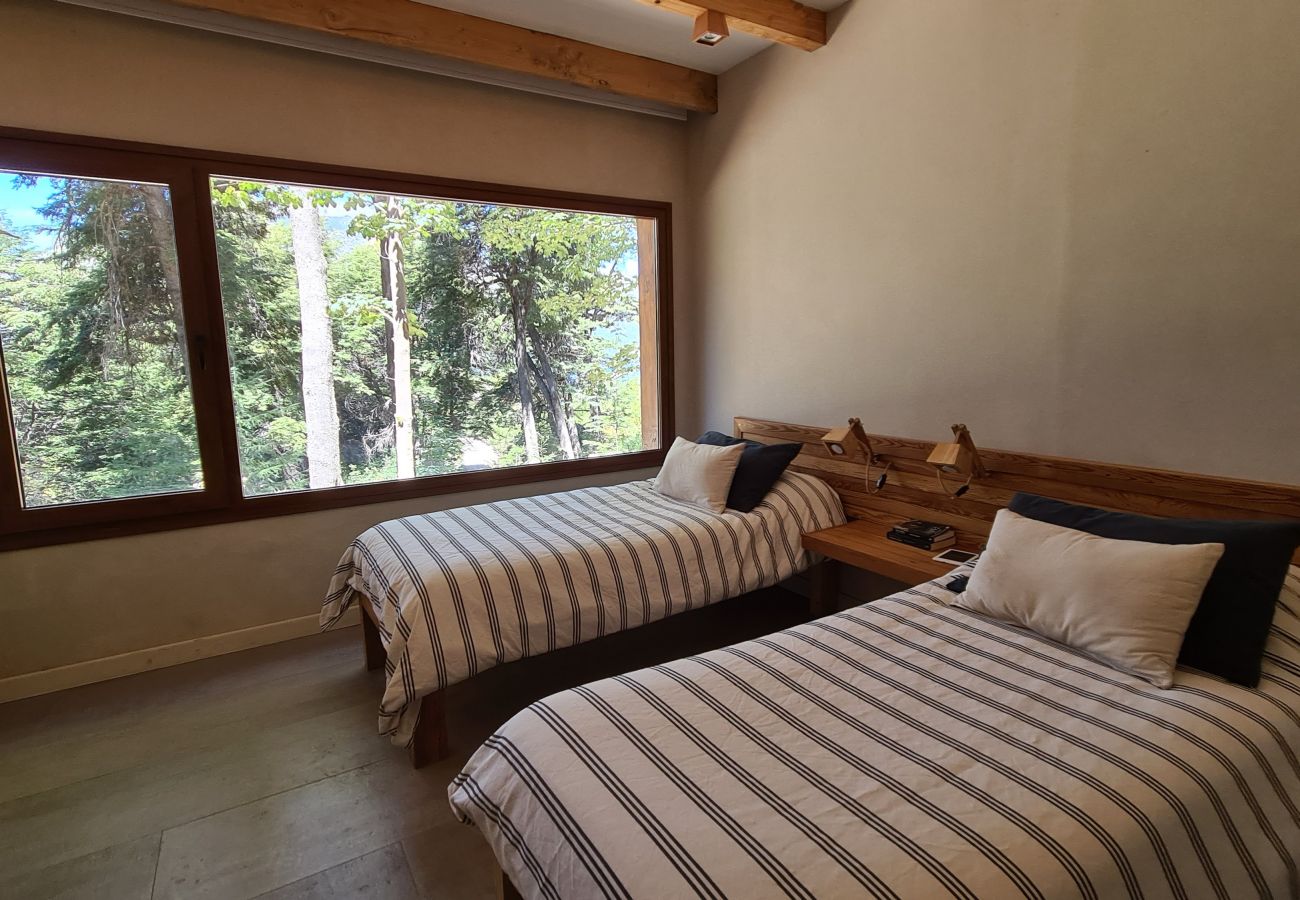 Casa a San Carlos de Bariloche - ARE33 CASA EN ARELAUQUEN CON IMPONENTES VISTAS