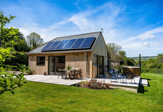 Casa a Shaldon - Sunnybrook - Carbon Neutral, Woodfired Hottub, near beach Casa a Shaldon - Sunnybrook - Carbon Neutral, Woodfired Hottub, near beach