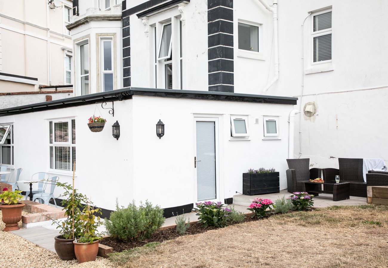 Appartamento a Teignmouth - Coombe Bank – Modern Coastal Apartment Steps from Teignmouth Back Beach