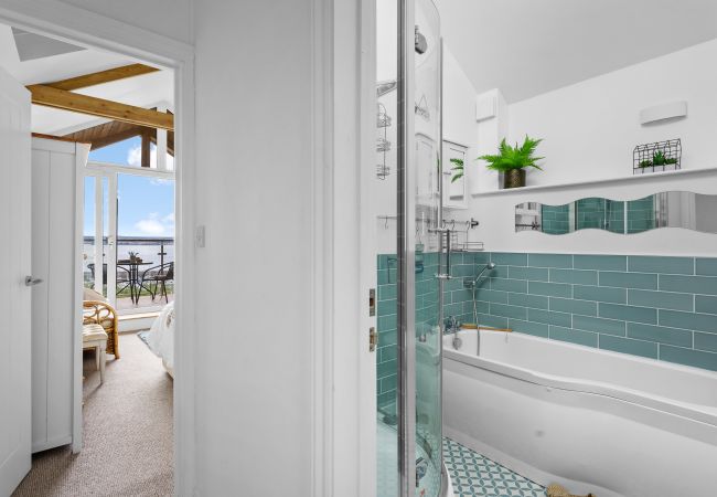 Casa a Torquay - The Boathouse - Panoramic Sea View Retreat, near Town, Marina & Beach and Parking Casa a Torquay - The Boathouse - Panoramic Sea View Retreat, near Town, Marina & Beach and Parking