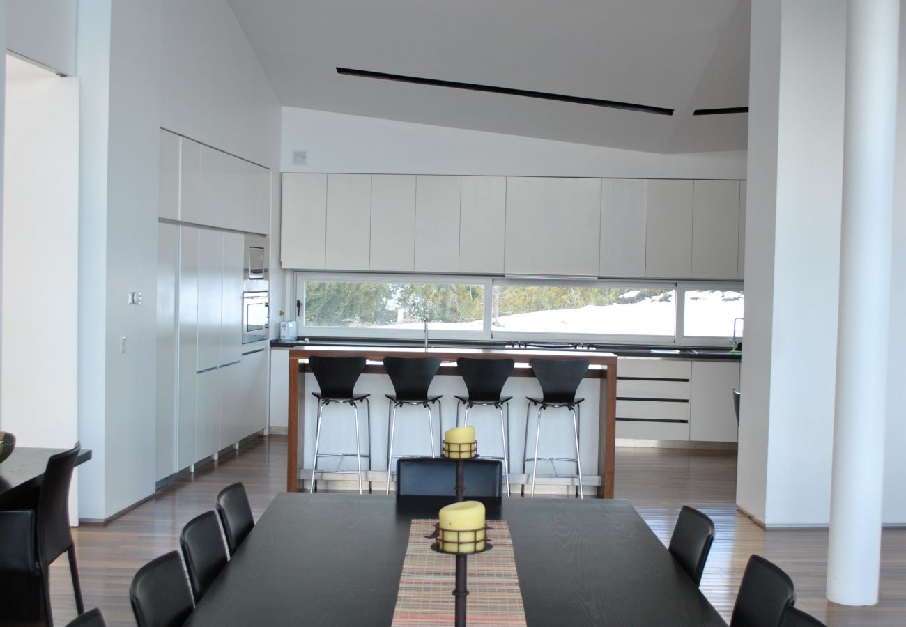 Casa a San Carlos de Bariloche - ARE07 MODERNA CASA UBICADA EN ARELAUQUEN CON VISTA AL LAGO Y A LA MONTAÑA