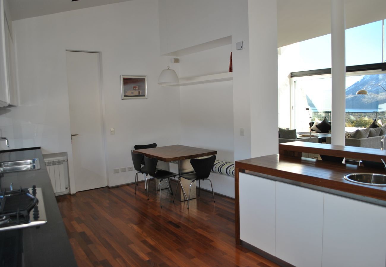 Casa a San Carlos de Bariloche - ARE07 MODERNA CASA UBICADA EN ARELAUQUEN CON VISTA AL LAGO Y A LA MONTAÑA