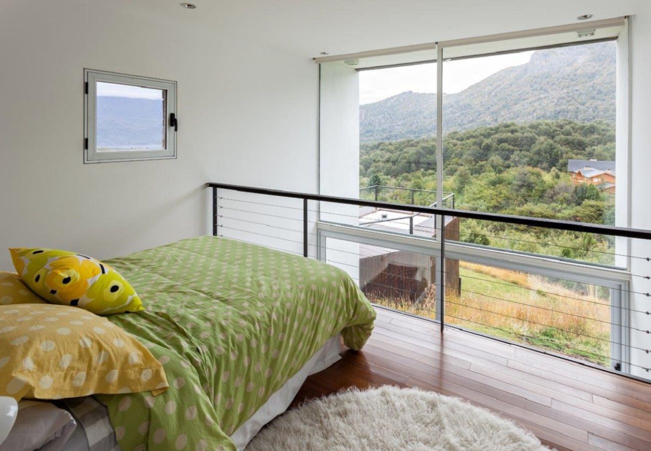 Casa a San Carlos de Bariloche - ARE07 MODERNA CASA UBICADA EN ARELAUQUEN CON VISTA AL LAGO Y A LA MONTAÑA