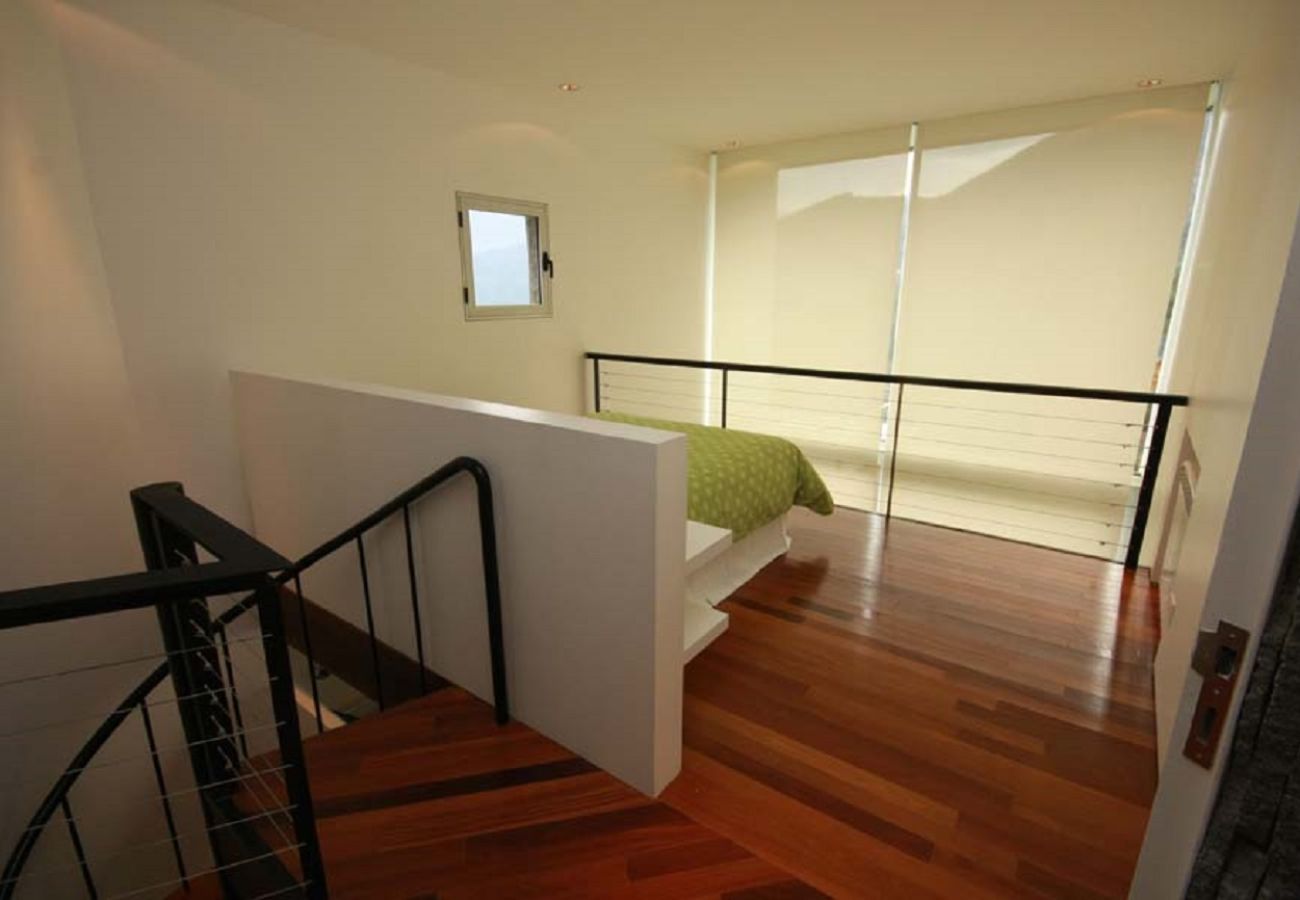 Casa a San Carlos de Bariloche - ARE07 MODERNA CASA UBICADA EN ARELAUQUEN CON VISTA AL LAGO Y A LA MONTAÑA