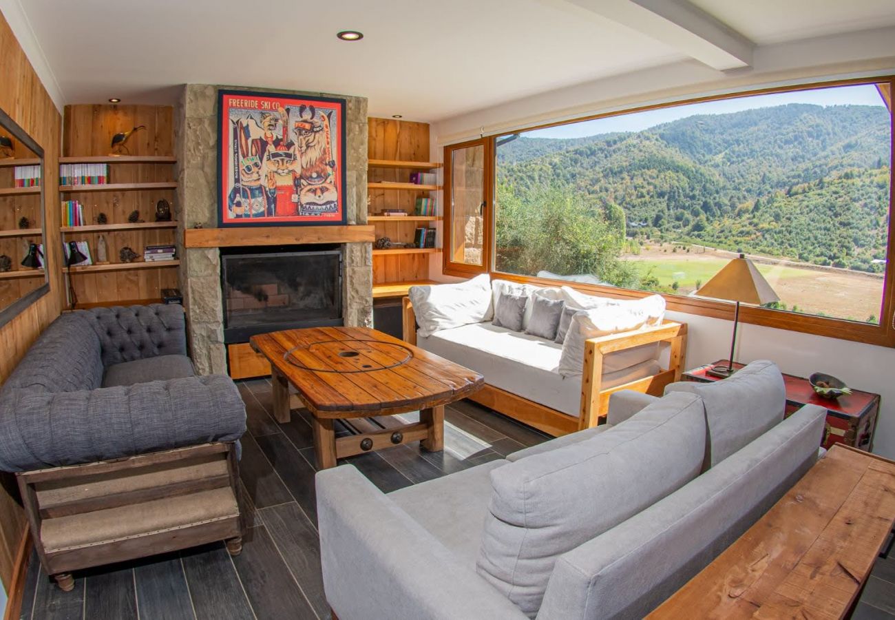 Casa a San Carlos de Bariloche - ARE28 Lindisima casa luminosa en Arelauquen, con vista a las montañas y a las canchas de polo