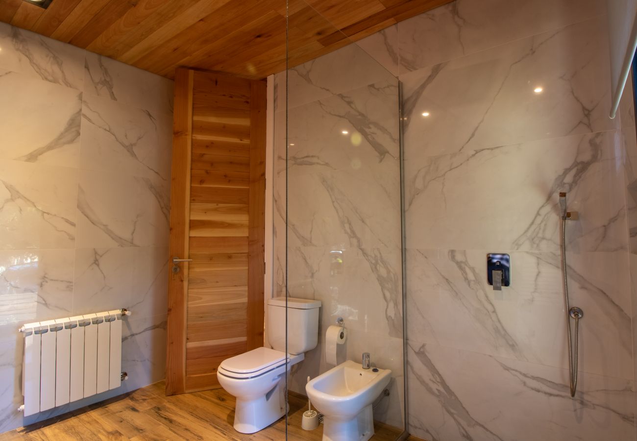 Casa a San Carlos de Bariloche - CASA EN ARELAUQUEN CON INCREIBLES VISTAS EN TODOS SUS AMBIENTES