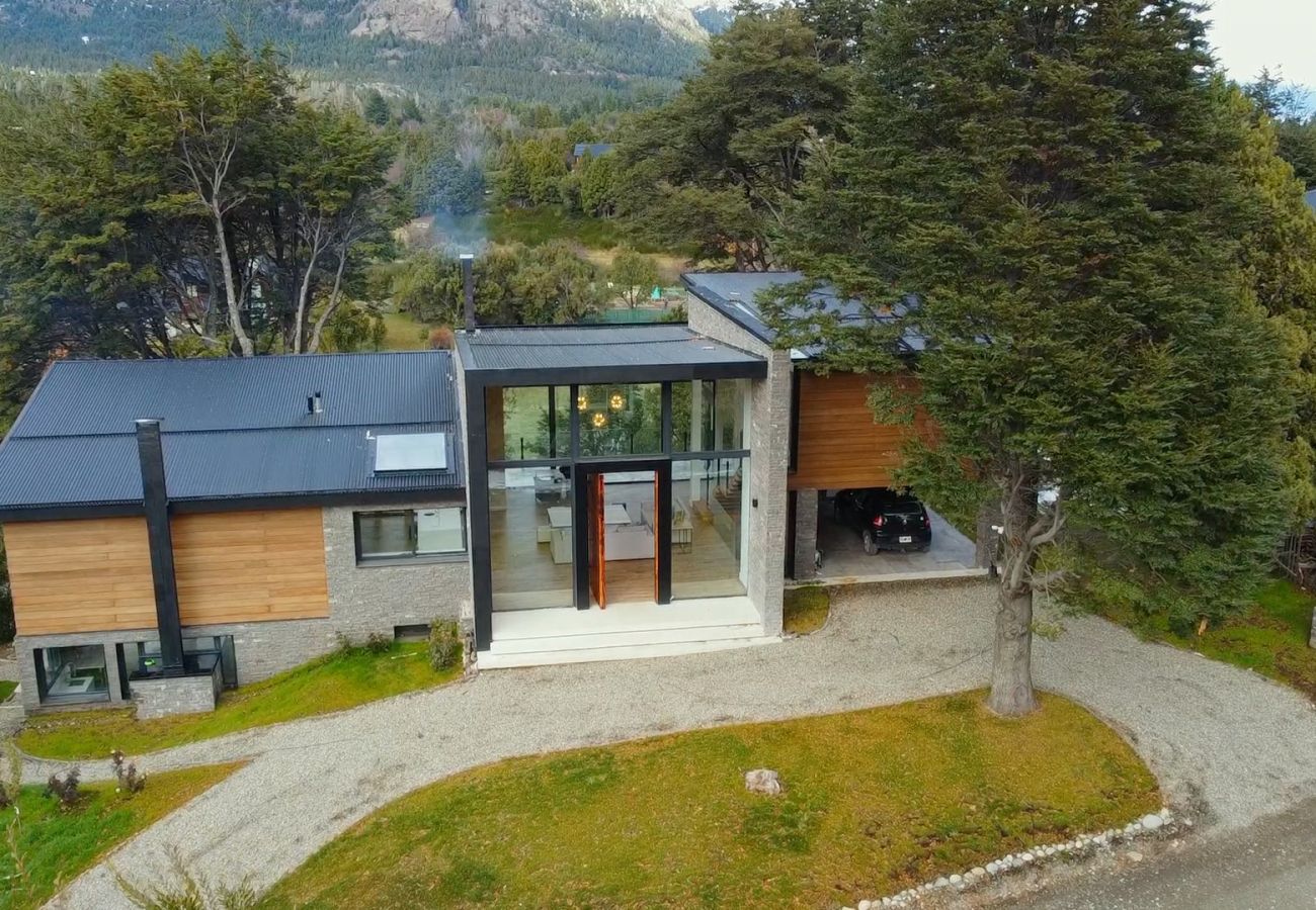 Casa a San Carlos de Bariloche - CASA EN ARELAUQUEN CON INCREIBLES VISTAS EN TODOS SUS AMBIENTES