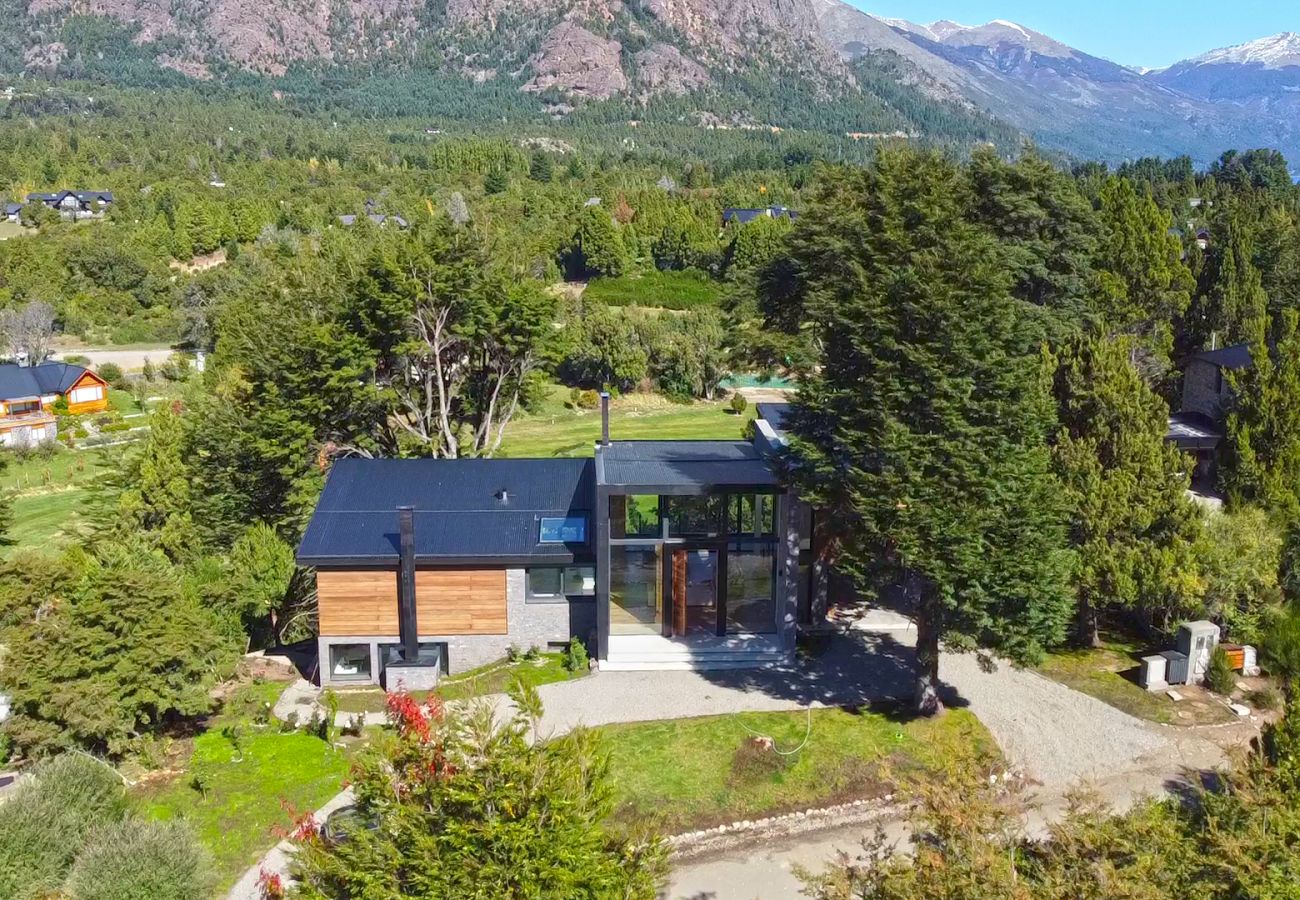 Casa a San Carlos de Bariloche - CASA EN ARELAUQUEN CON INCREIBLES VISTAS EN TODOS SUS AMBIENTES