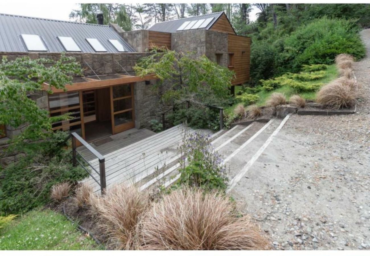 Casa a San Carlos de Bariloche - MORE06C Espectacular casa a orillas del lago Moreno con muelle y jacuzzi exterior