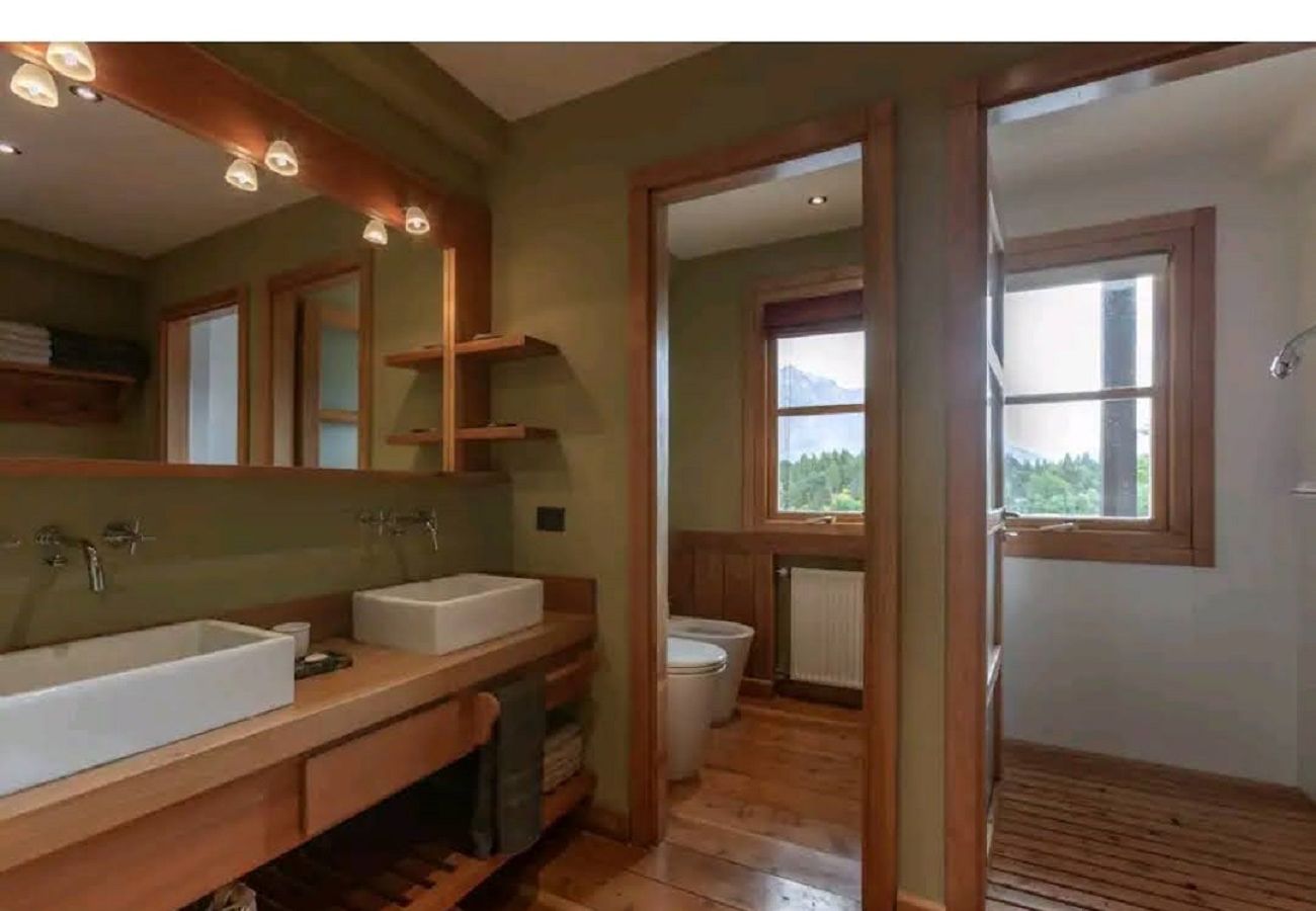 Casa a San Carlos de Bariloche - MORE06C Espectacular casa a orillas del lago Moreno con muelle y jacuzzi exterior