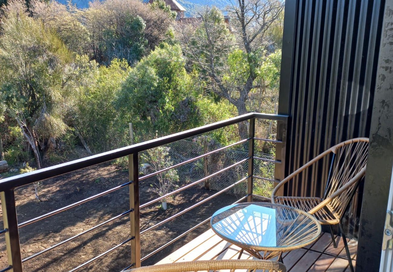 Baita a San Carlos de Bariloche - Cálido complejo de 3 dúplex ubicados a 20 mts de la playa del Lago Moreno.