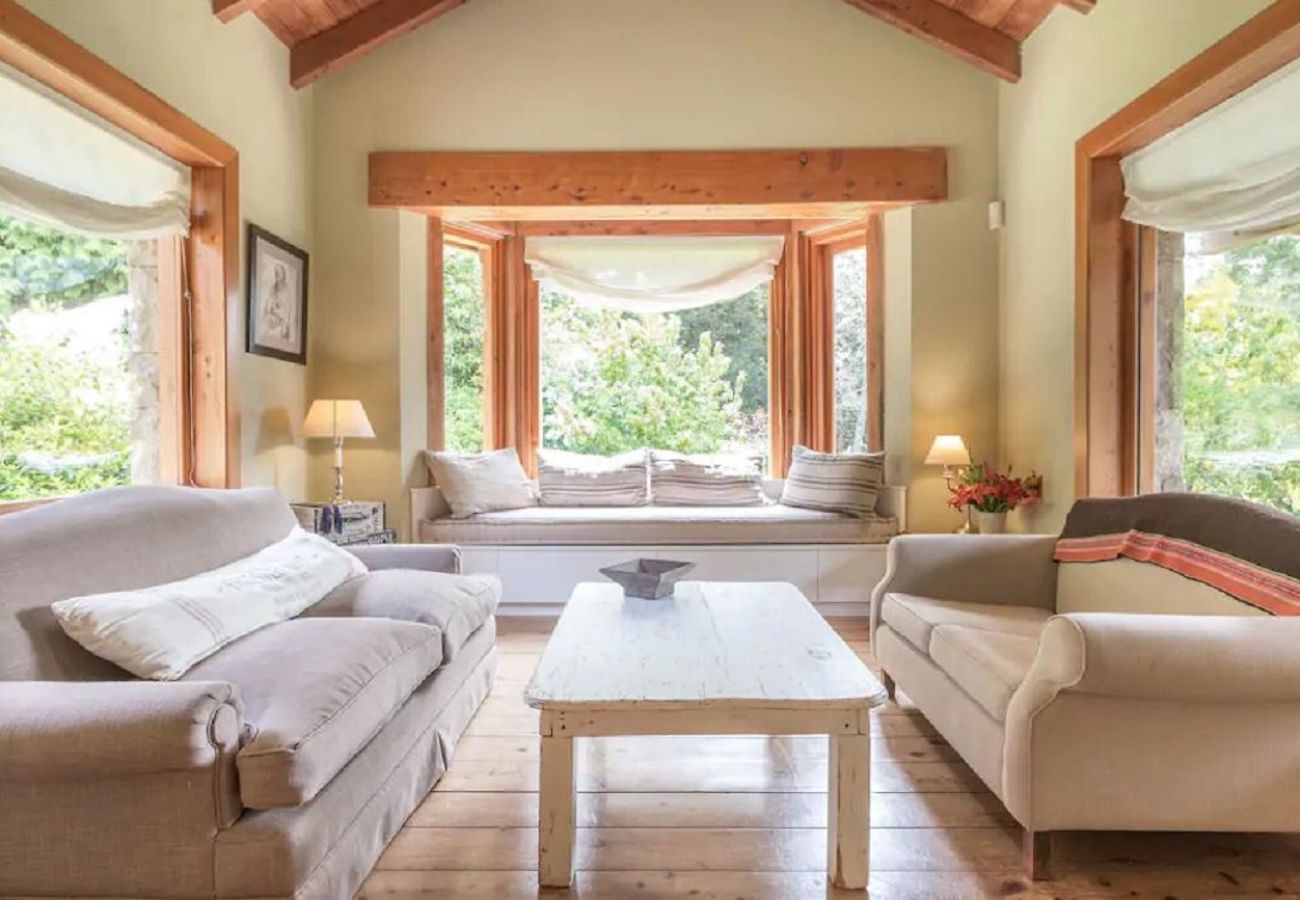 Casa a San Carlos de Bariloche - HUAPI01C IMPONENTE CASA CON COSTA, RODEADA DE BOSQUE A ORILLAS DEL LAGO NAHUEL HUAPI.