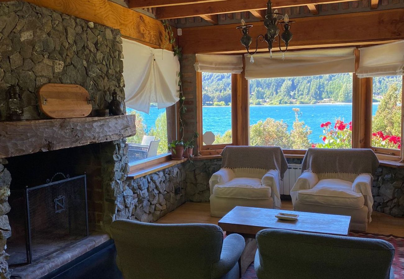 Casa a San Carlos de Bariloche - HUAPI07C Exclusiva casa con playa de arena sobre el Lago Nahuel Huapi