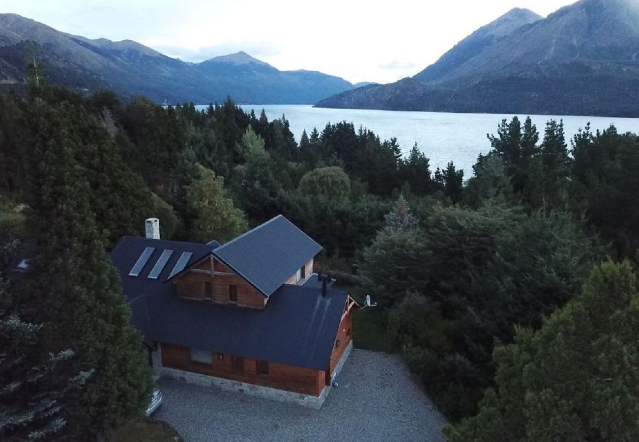 Casa a San Carlos de Bariloche - ARE37 DIVINA CASA EN ARELAUQUEN CON VISTA AL LAGO