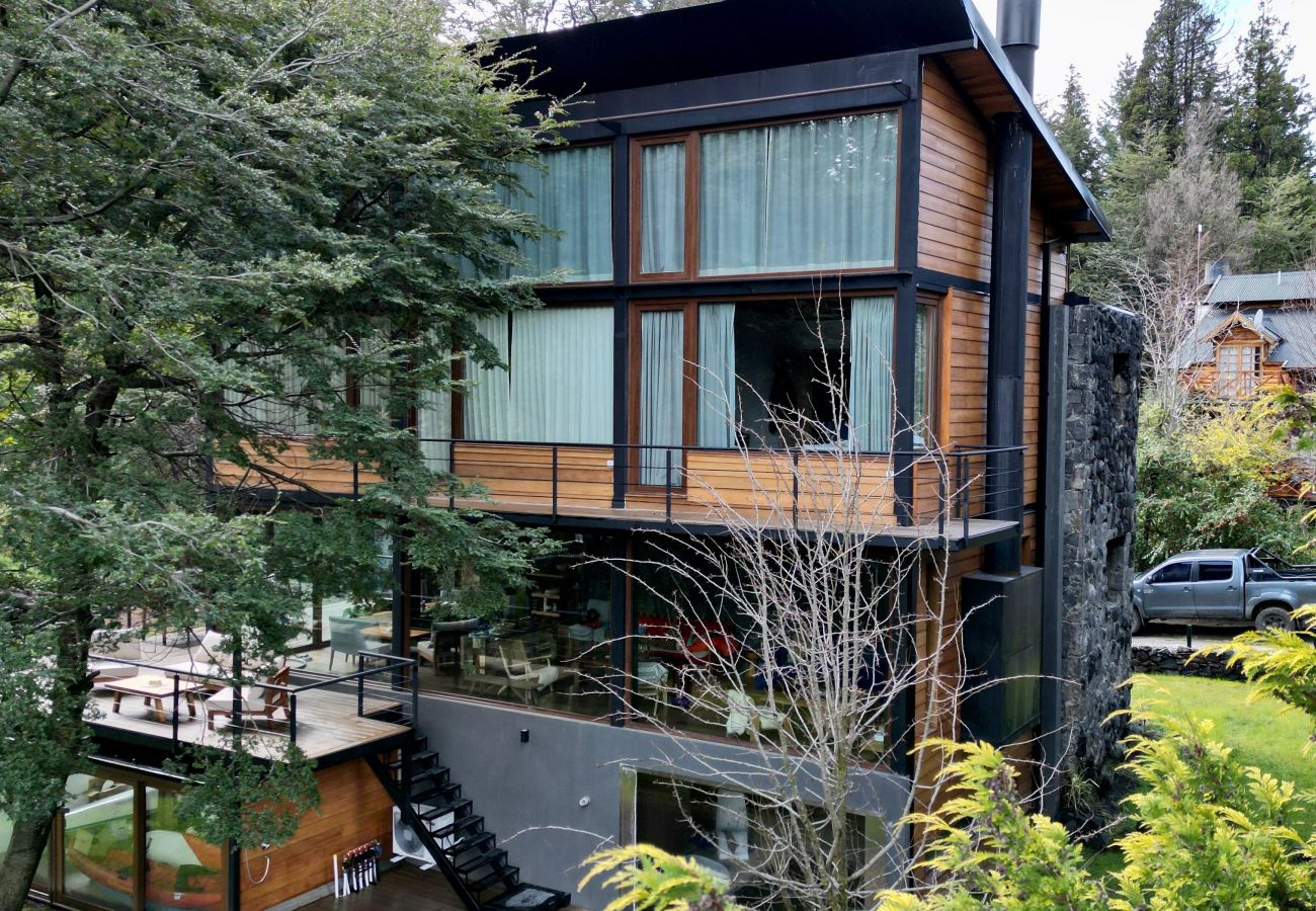 Casa a San Carlos de Bariloche - MORE25 Espectacular casa moderna, con costa de lago y pileta climatizada