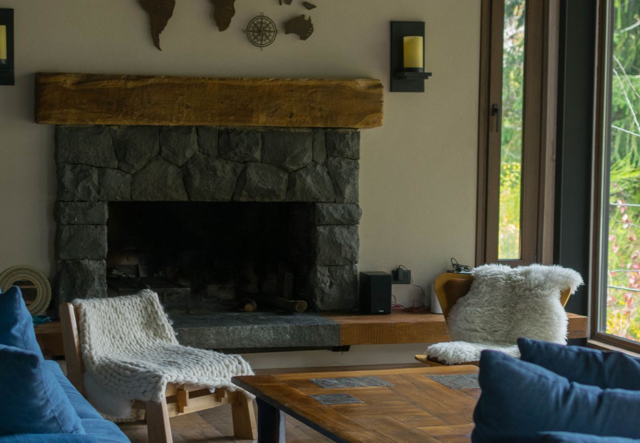 Casa a San Carlos de Bariloche - MORE25 Espectacular casa moderna, con costa de lago y pileta climatizada