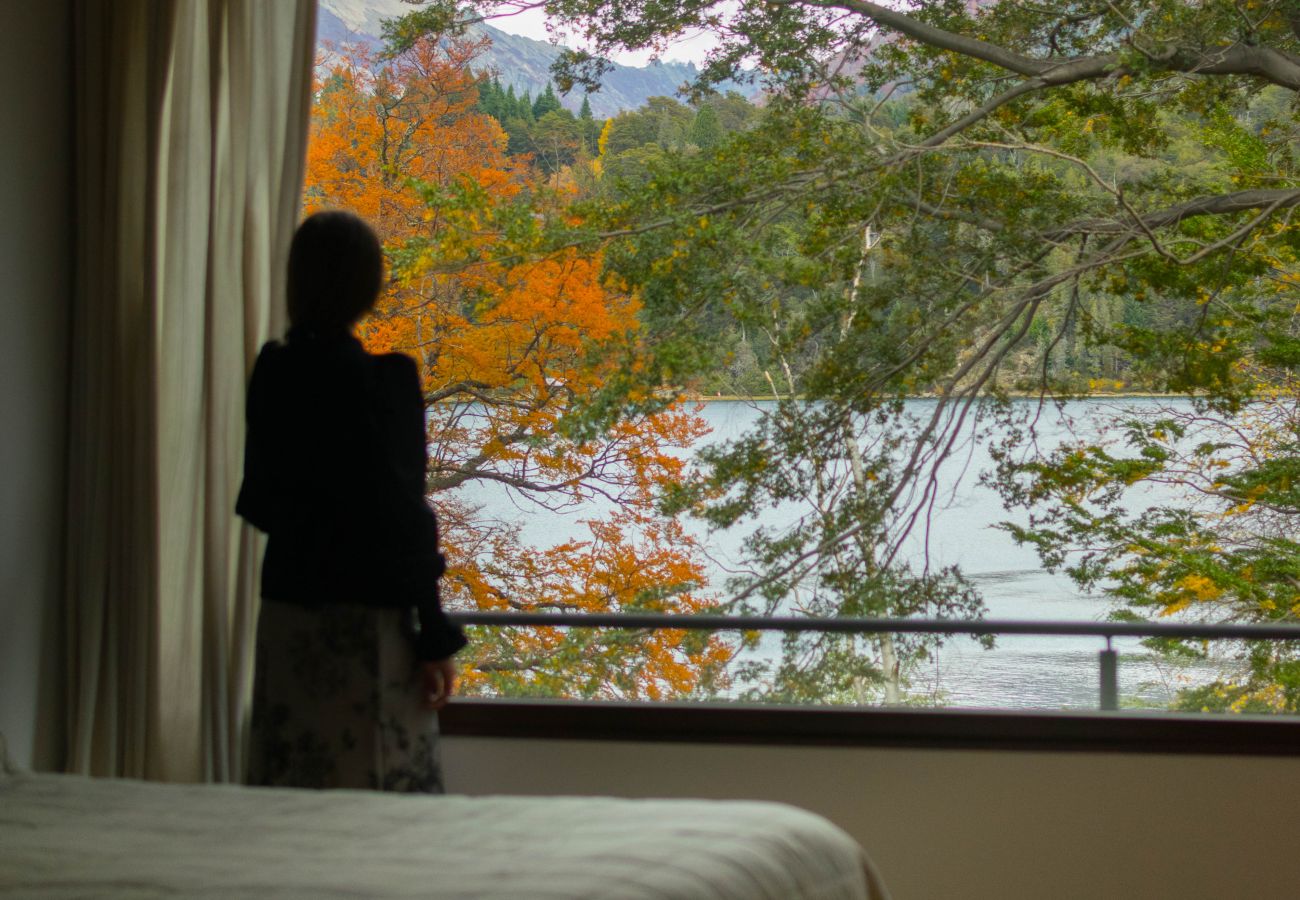 Casa a San Carlos de Bariloche - MORE25 Espectacular casa moderna, con costa de lago y pileta climatizada