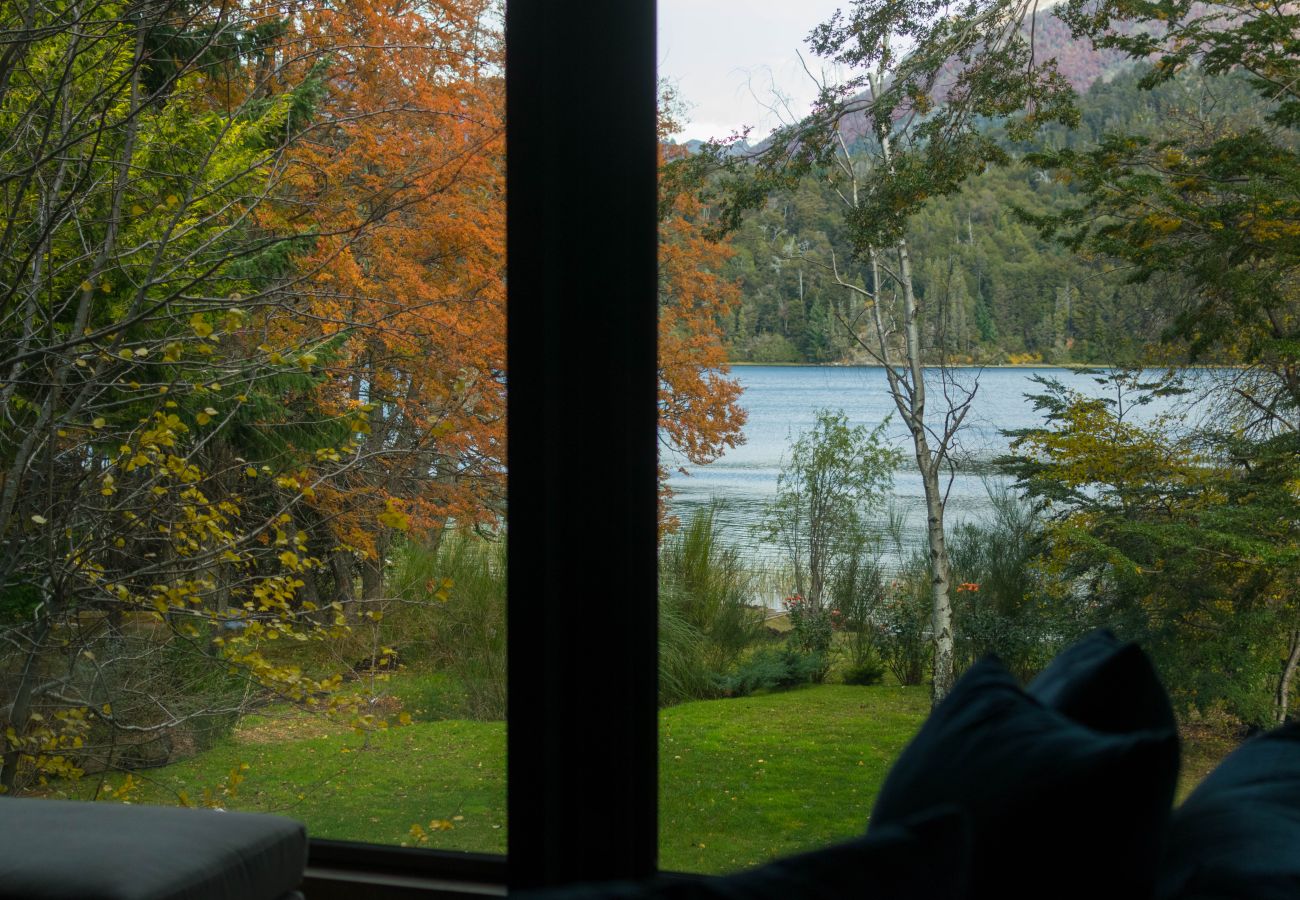 Casa a San Carlos de Bariloche - MORE25 Espectacular casa moderna, con costa de lago y pileta climatizada