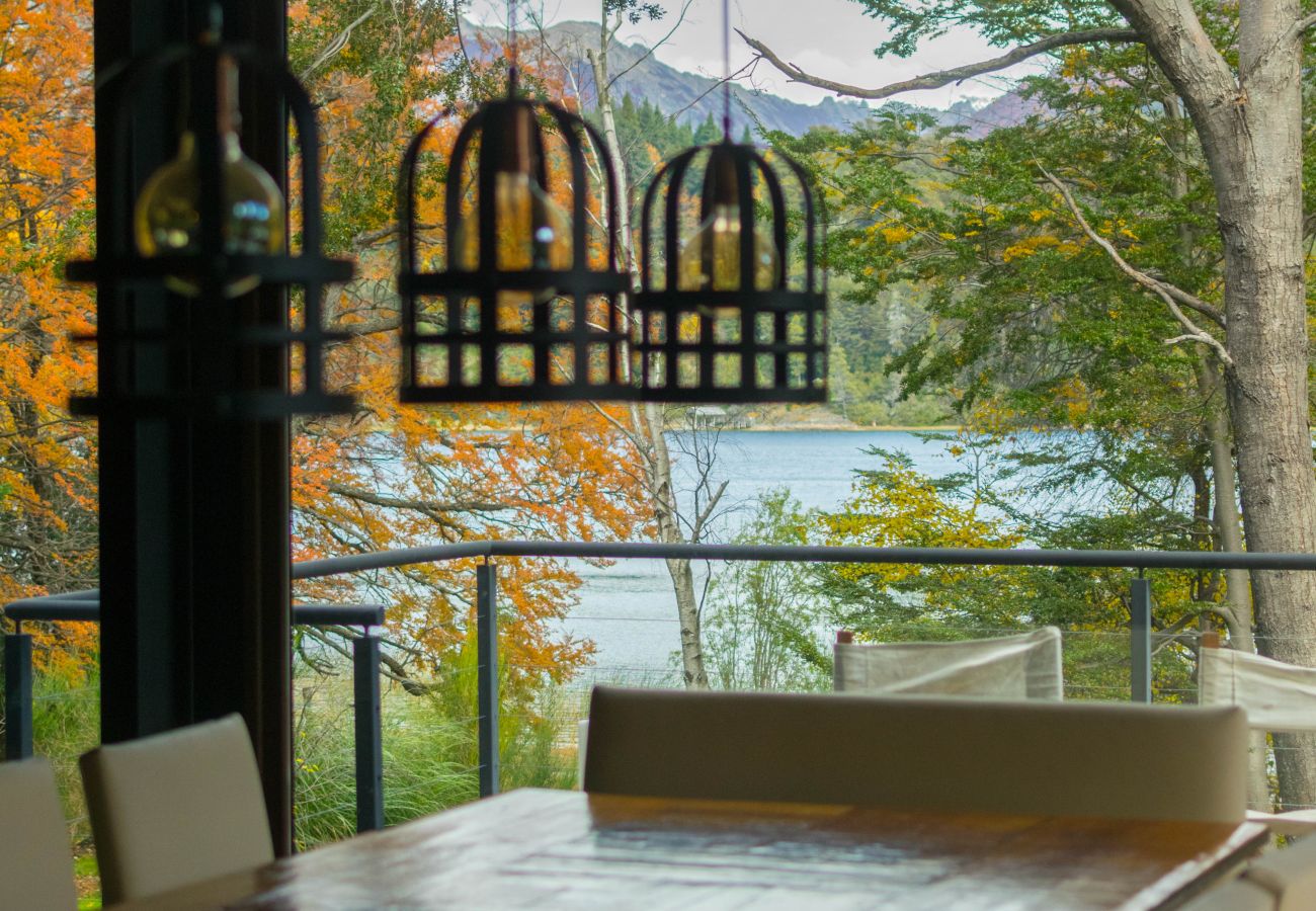 Casa a San Carlos de Bariloche - MORE25 Espectacular casa moderna, con costa de lago y pileta climatizada