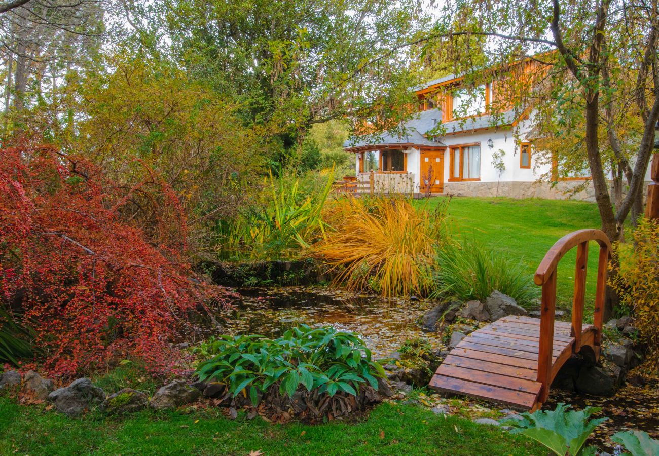 Casa a San Carlos de Bariloche - CAS03 Espectacular casona de 600 metros en un entorno único