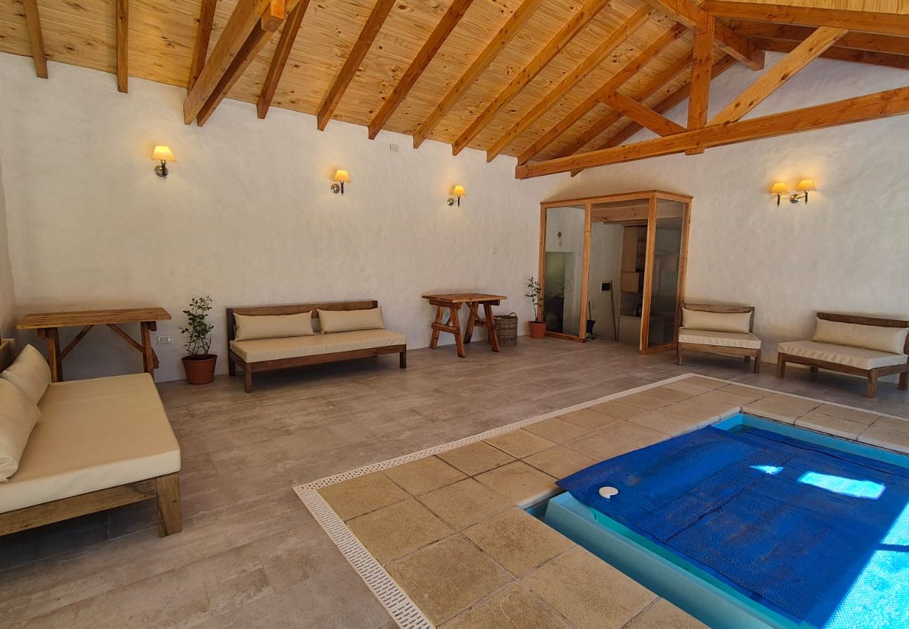 Casa a San Carlos de Bariloche - CAS03 Espectacular casona con pileta y jacuzzi en un entorno único