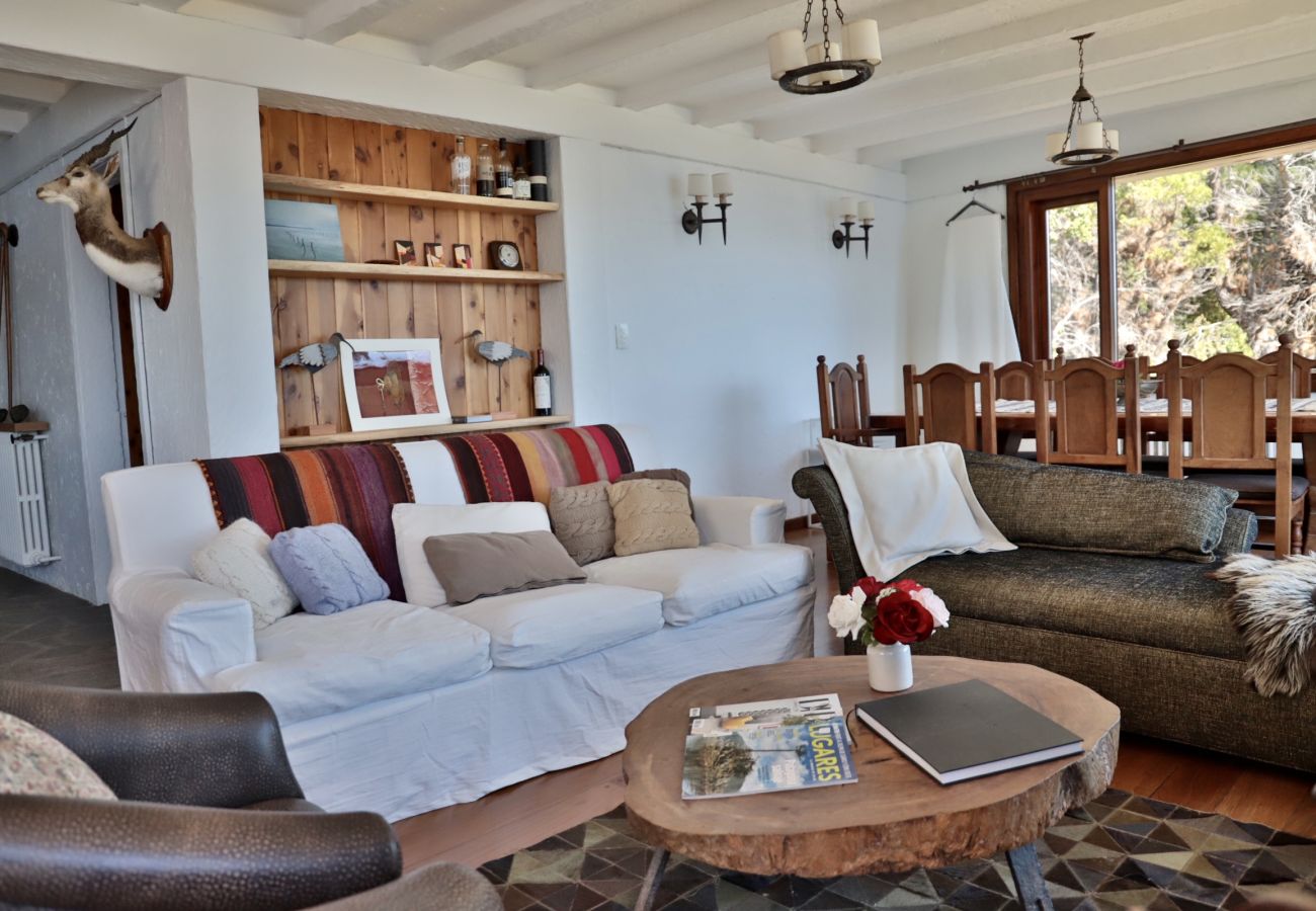Casa a San Carlos de Bariloche - Peni14c Lindísima casa con increíble vista al Nahuel Huapi y deck sobre el lago.