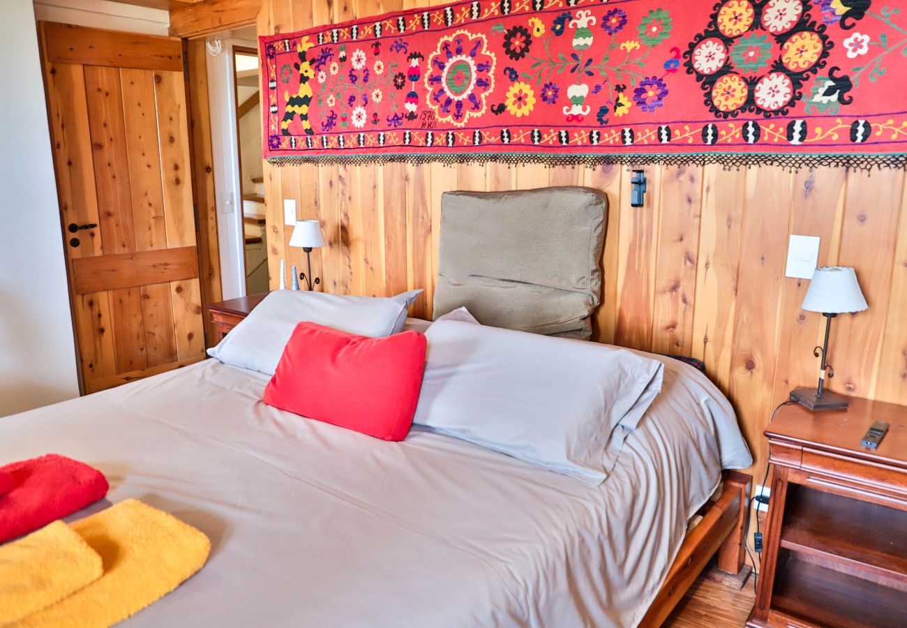 Casa a San Carlos de Bariloche - Peni14c Lindísima casa con increíble vista al Nahuel Huapi y deck sobre el lago.