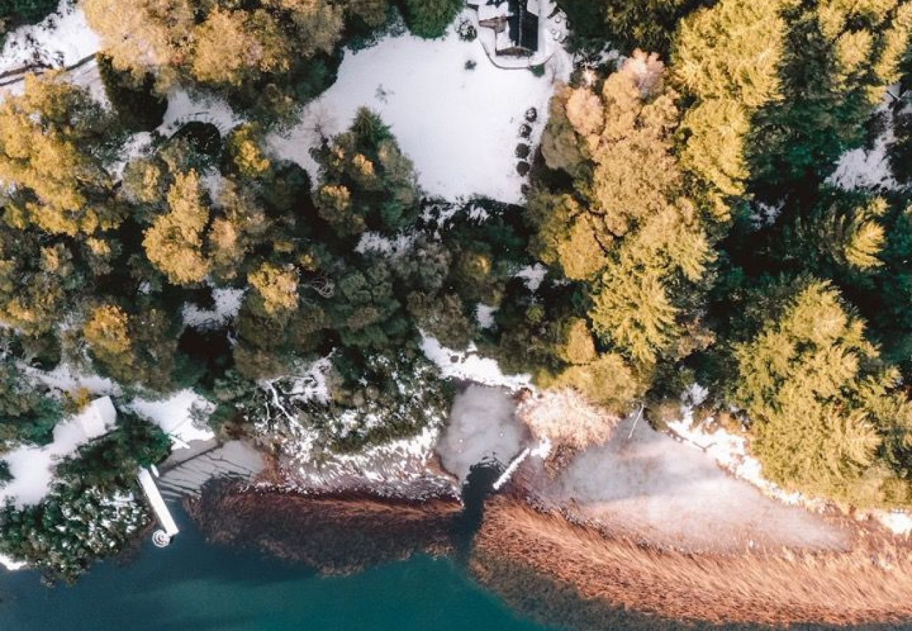 Baita a San Carlos de Bariloche - TREBOL 02C -CALIDA CABAÑA DE TRONCOS EN LA COSTA DE LA LAGUNA EL TRÉBOL