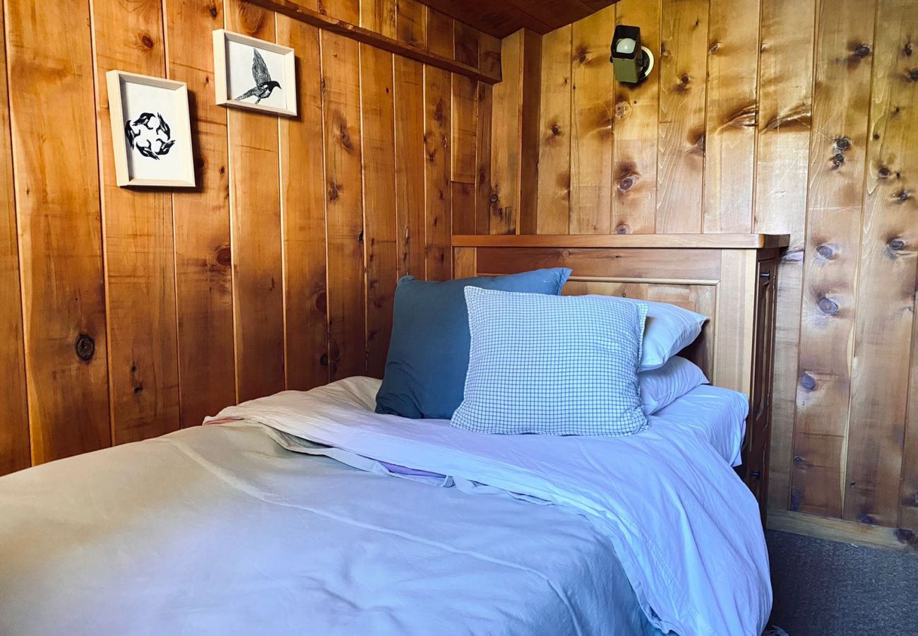 Baita a San Carlos de Bariloche - TREBOL 02C -CALIDA CABAÑA DE TRONCOS EN LA COSTA DE LA LAGUNA EL TRÉBOL