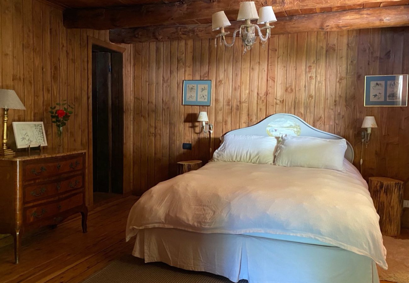 Baita a San Carlos de Bariloche - TREBOL 02C -CALIDA CABAÑA DE TRONCOS EN LA COSTA DE LA LAGUNA EL TRÉBOL