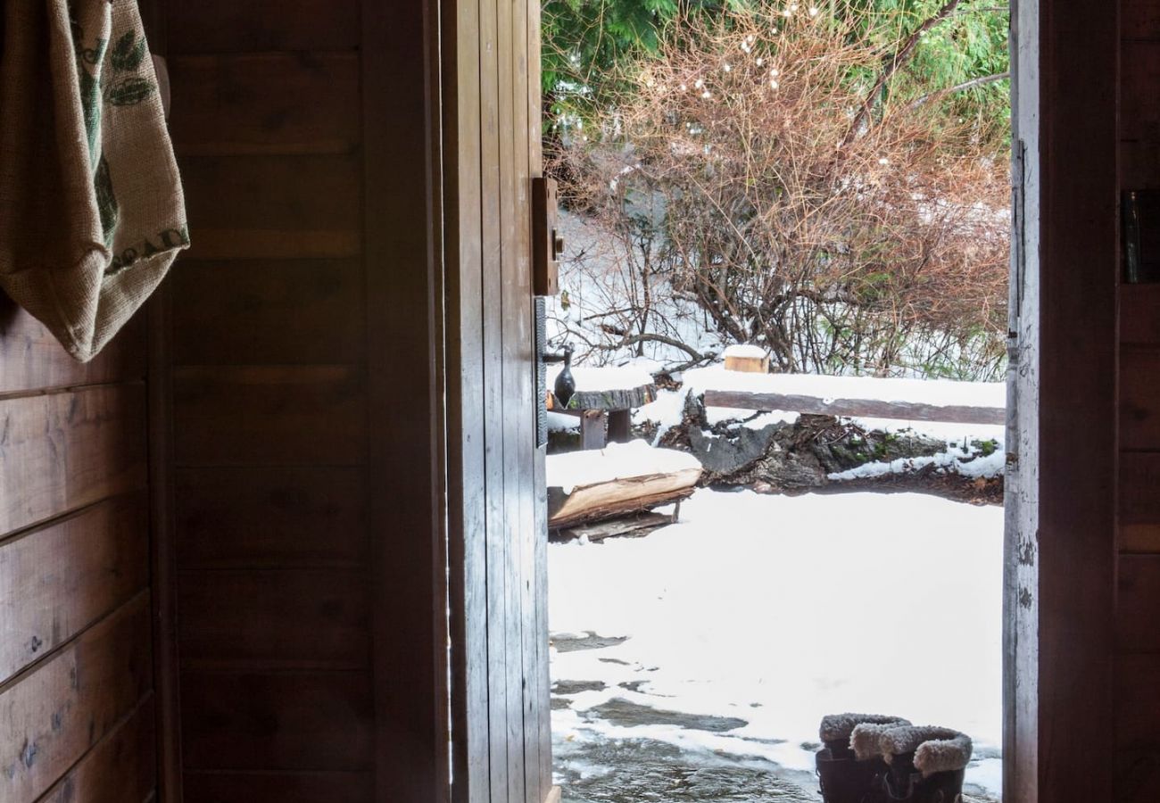 Baita a San Carlos de Bariloche - TREBOL 02C -CALIDA CABAÑA DE TRONCOS EN LA COSTA DE LA LAGUNA EL TRÉBOL