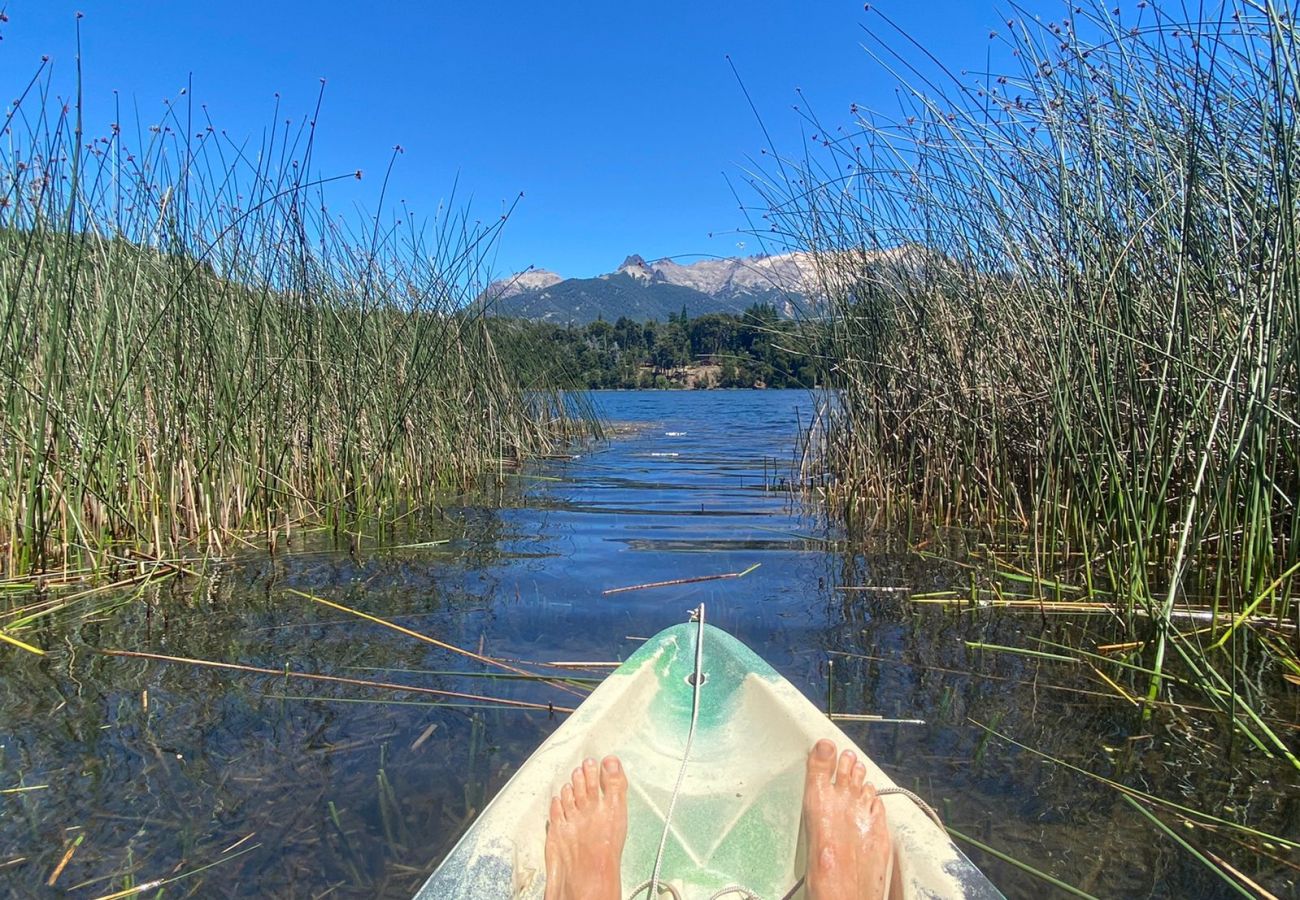 Baita a San Carlos de Bariloche - TREBOL 02C -CALIDA CABAÑA DE TRONCOS EN LA COSTA DE LA LAGUNA EL TRÉBOL