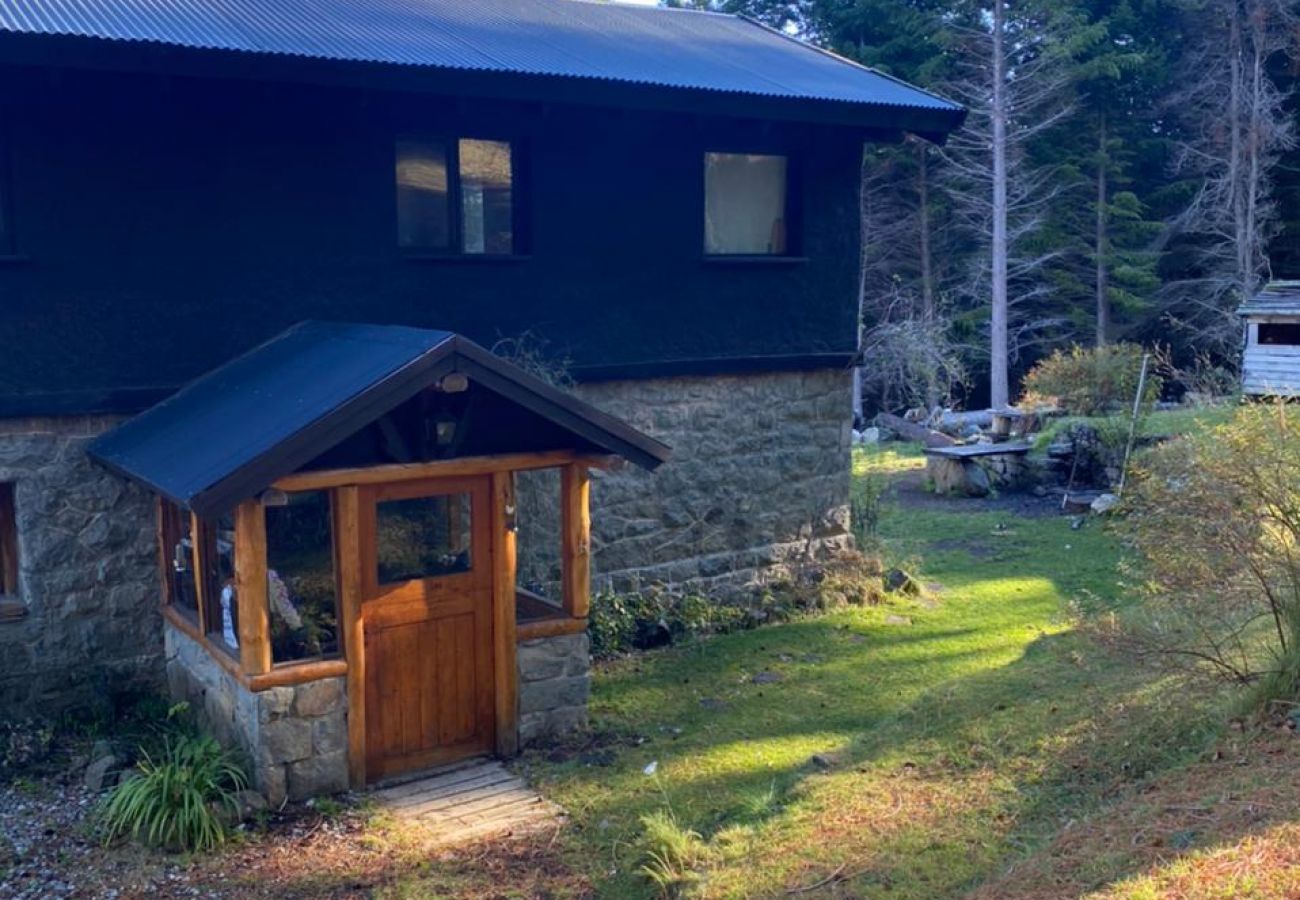 Casa a San Carlos de Bariloche - Peni11 Casa ubicada en una exclusiva chacra de 3.5 hectáreas con costa de lago y muelle