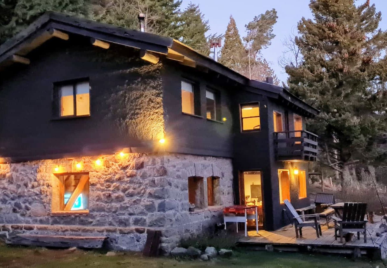 Casa a San Carlos de Bariloche - Peni11 Casa ubicada en una exclusiva chacra de 3.5 hectáreas con costa de lago y muelle