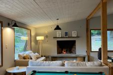 Casa a San Carlos de Bariloche - Casa ubicada en una exclusiva chacra de 3.5 hectáreas con costa de lago y muelle