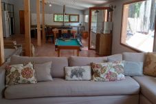 Casa a San Carlos de Bariloche - Casa ubicada en una exclusiva chacra de 3.5 hectáreas con costa de lago y muelle