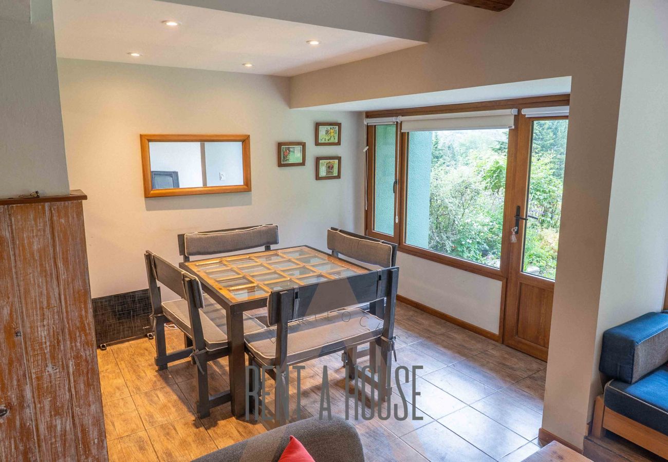 Baita a San Carlos de Bariloche - ARE03 DORMI DE 2 HABITACIONES CON SALIDA DIRECTA A LA CANCHA DE GOLF