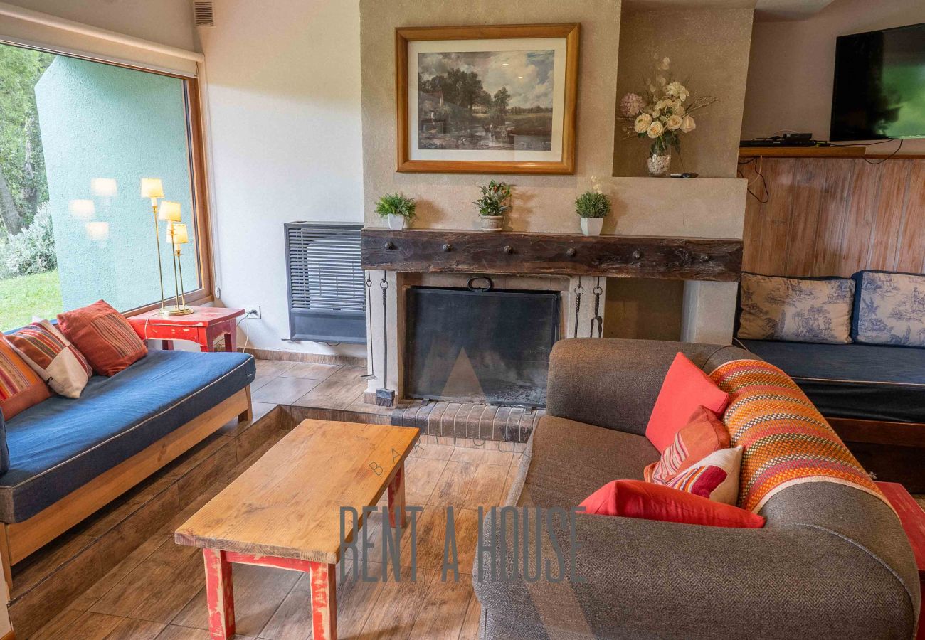 Baita a San Carlos de Bariloche - ARE03 DORMI DE 2 HABITACIONES CON SALIDA DIRECTA A LA CANCHA DE GOLF