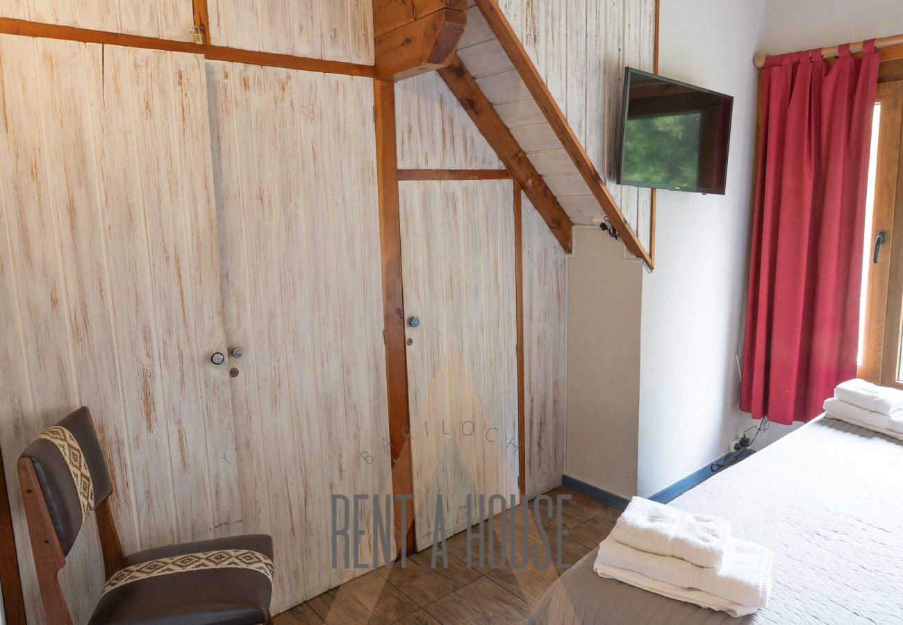 Baita a San Carlos de Bariloche - ARE03 DORMI DE 2 HABITACIONES CON SALIDA DIRECTA A LA CANCHA DE GOLF