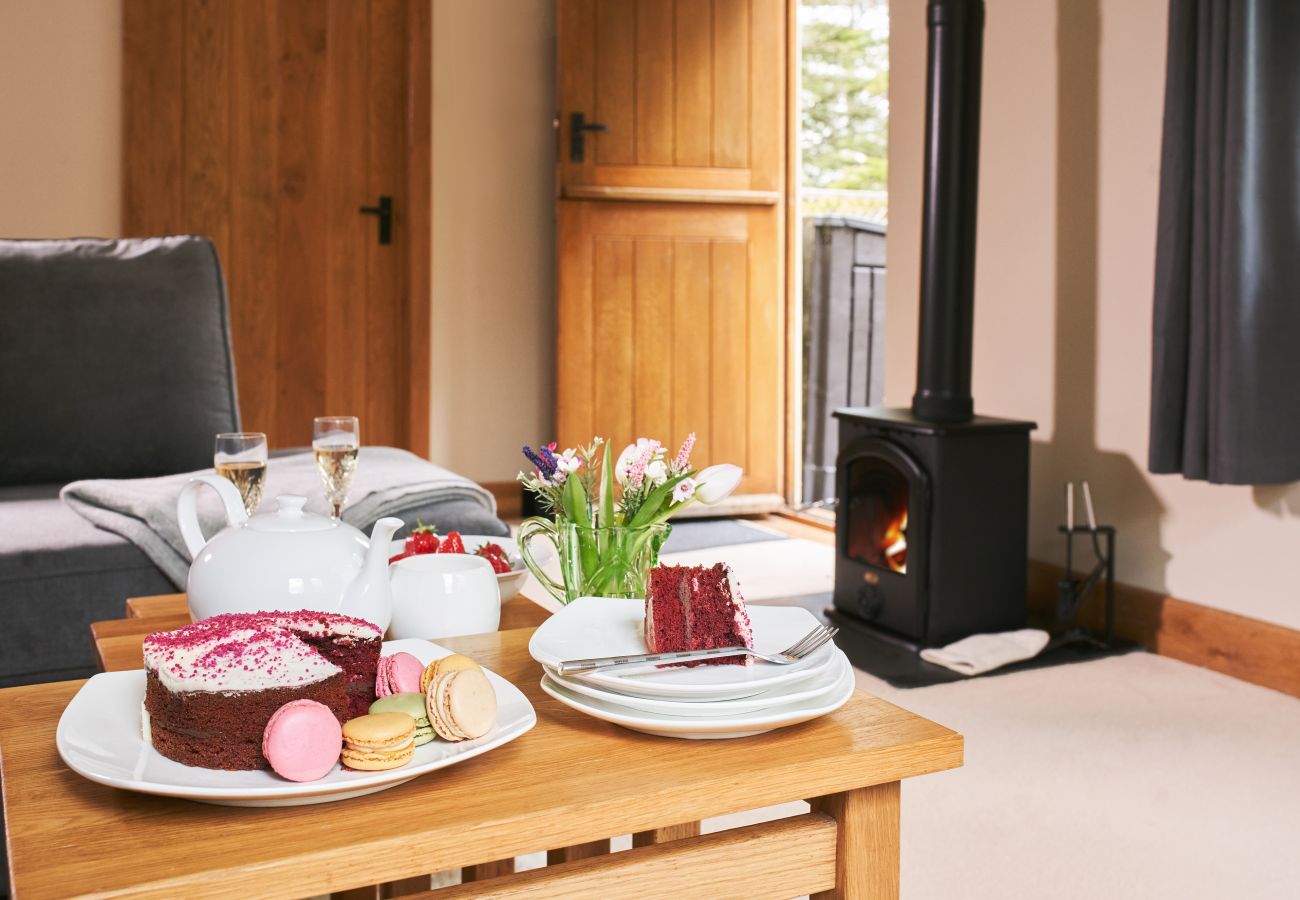 Appartamento a Lower Ashton - Swifts Return – Cosy Dartmoor Hideaway with Wood-Fired Hot Tub & Pool