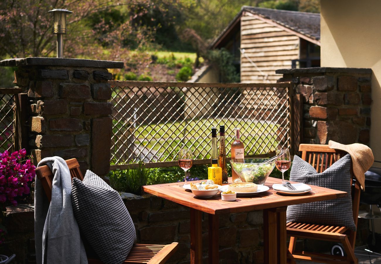 Appartamento a Lower Ashton - Swifts Return – Cosy Dartmoor Hideaway with Wood-Fired Hot Tub & Pool