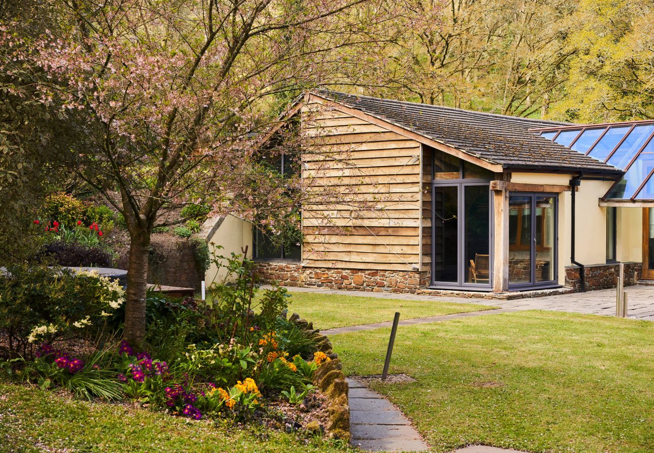 Appartamento a Lower Ashton - Swifts Return – Cosy Dartmoor Hideaway with Wood-Fired Hot Tub & Pool