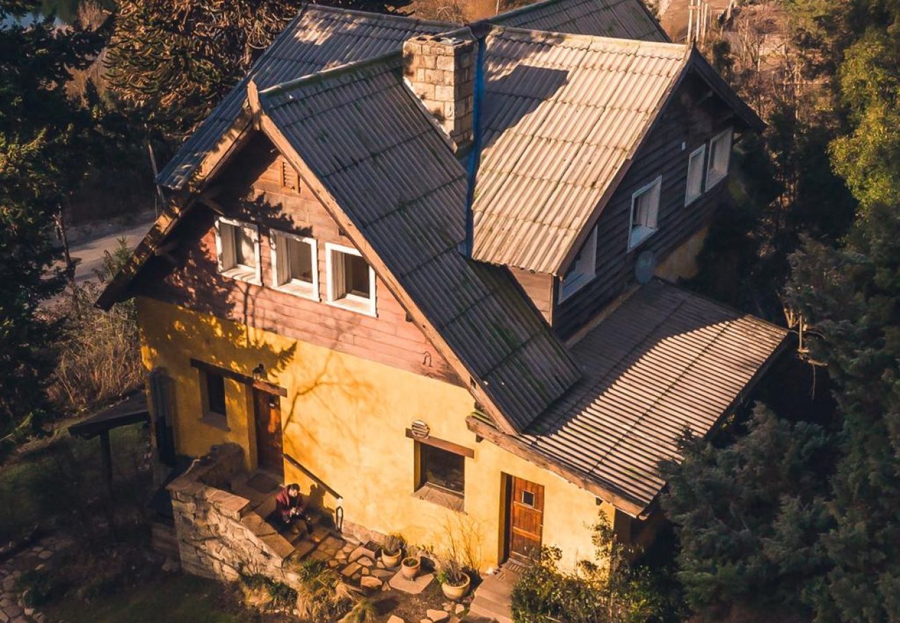 Casa a San Carlos de Bariloche - CÁLIDA CASONA ALPINA FRENTE AL LAGO NAHUEL HUAPI