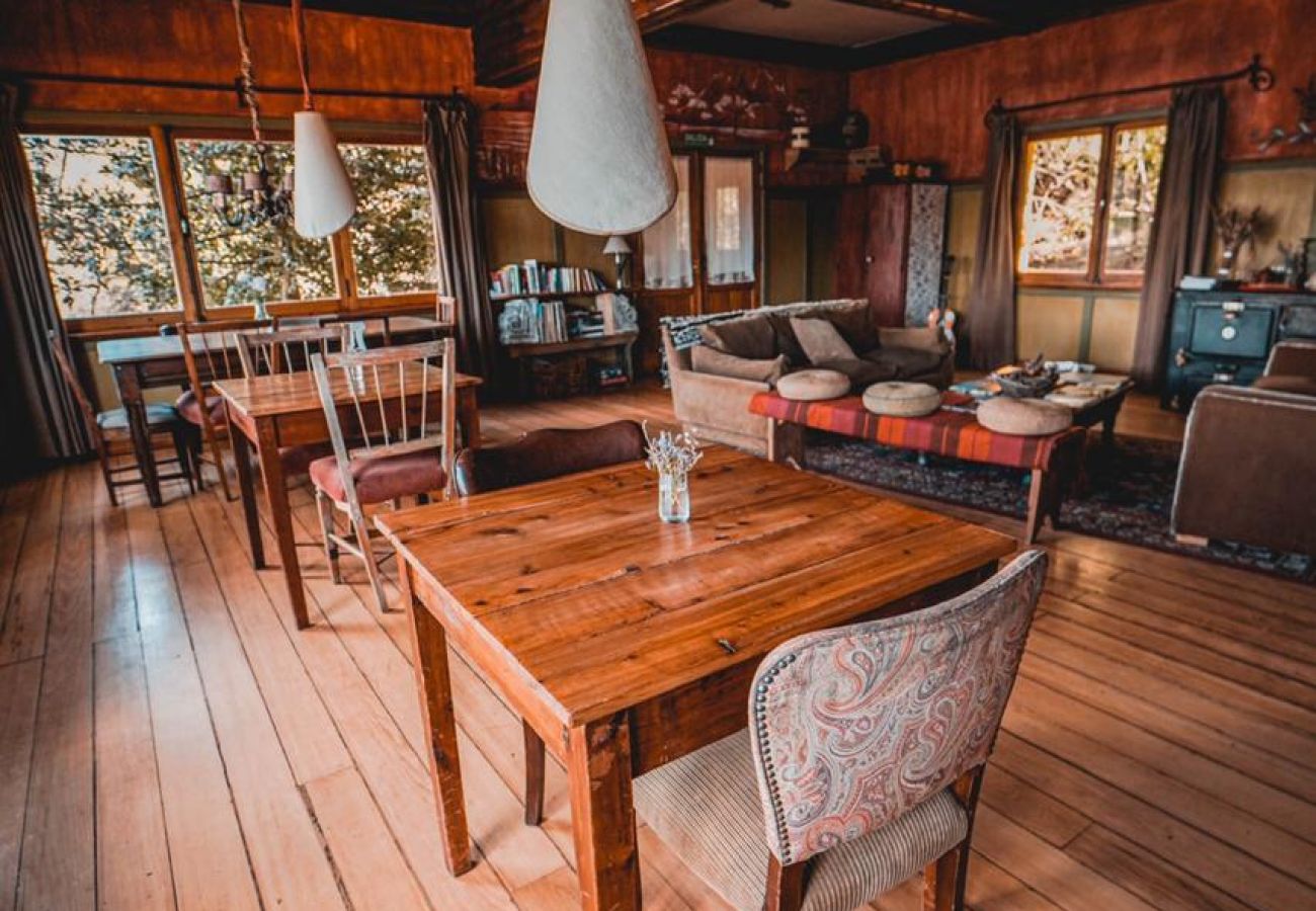 Casa a San Carlos de Bariloche - CÁLIDA CASONA ALPINA FRENTE AL LAGO NAHUEL HUAPI