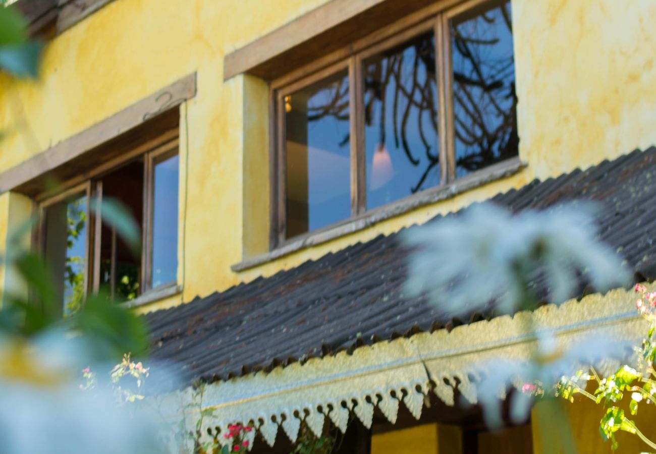 Casa a San Carlos de Bariloche - CÁLIDA CASONA ALPINA FRENTE AL LAGO NAHUEL HUAPI